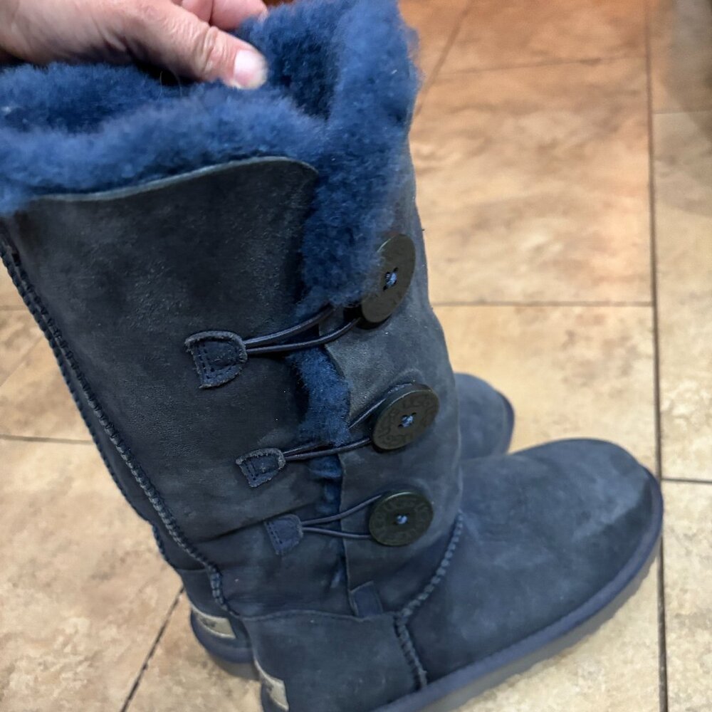 UGG Bailey Button Triplet II - Navy Blue - Size 7 (women)